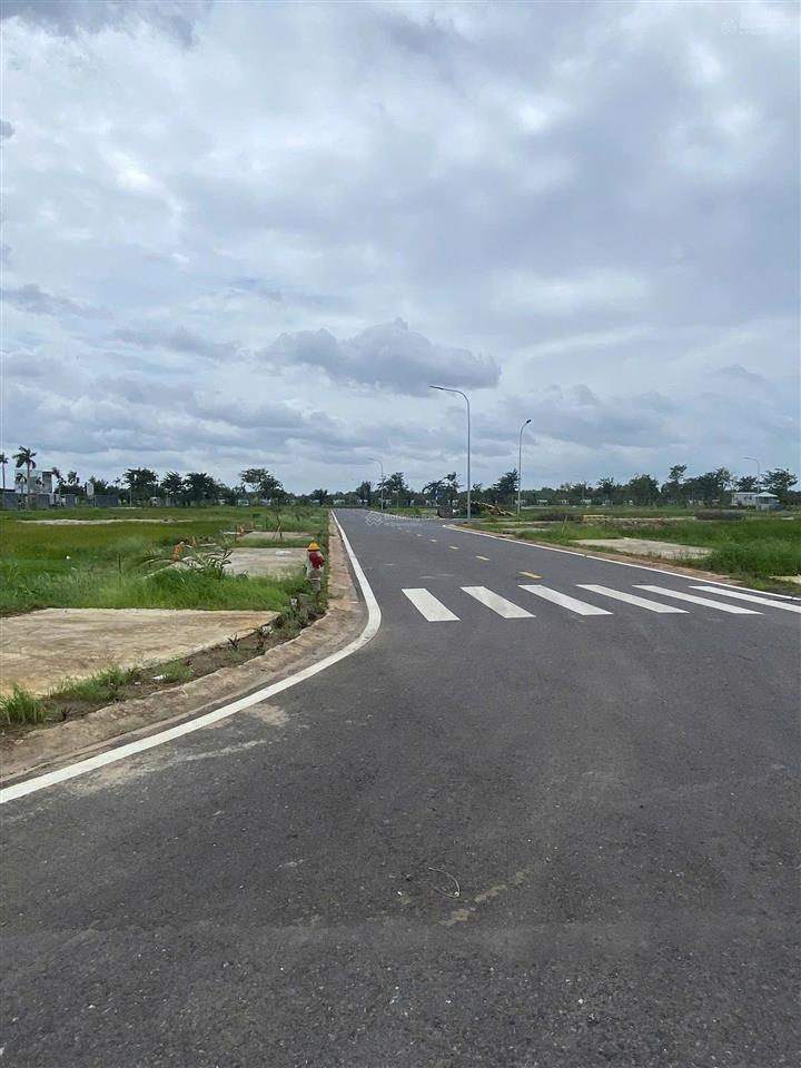 Đất long thành gần sân bay cách 5km  sổ hồng riêng  100m2  full thổ cư  giá chỉ 10 triệu/m2