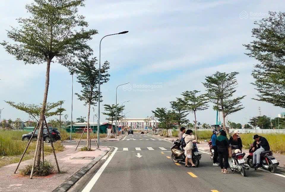 Bán đất sân bay long thành full thổ cư  mặt đường lớn 60m  sổ riêng  giá chỉ 12 triệu/m2