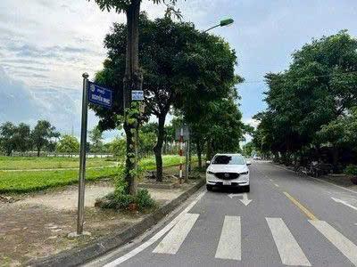 Bán đất sân bay long thành full thổ cư  mặt đường lớn 60m  sổ riêng  giá chỉ 12 triệu/m2