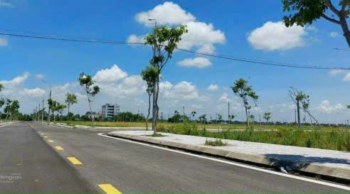 Bán đất sân bay long thành full thổ cư  mặt đường lớn 60m  sổ riêng  giá chỉ 12 triệu/m2