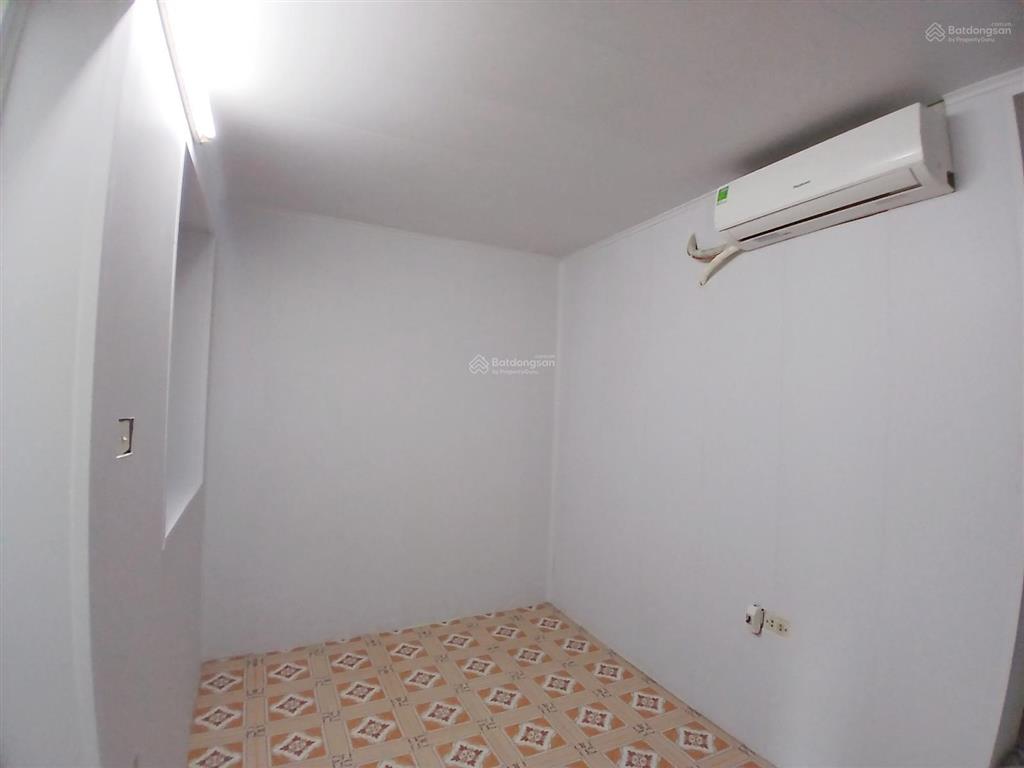 Cho thuê nhà tầng 2 khép kín ở phố bạch mai, hà nội