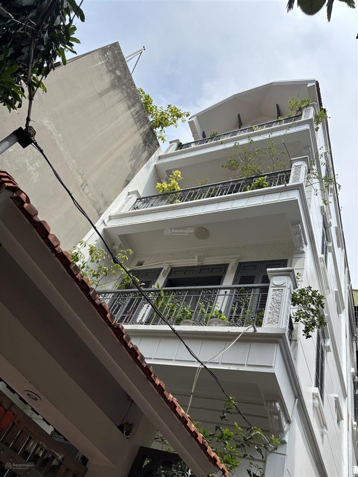 Chính chủ gửi căn nhà đội cấn 50m 5 tầng 9,9 tỷ