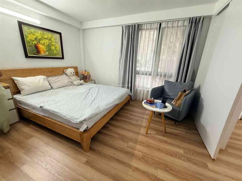 Chính chủ gửi căn nhà đội cấn 50m 5 tầng 9,9 tỷ