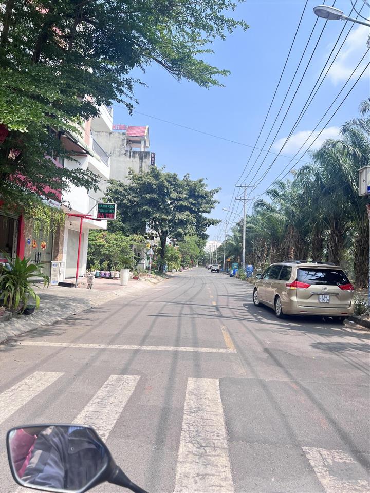 Nhà mặt phố siêu hot tại gs3, đông hòa, dĩ an, 15,6 tỷ, 100m2
