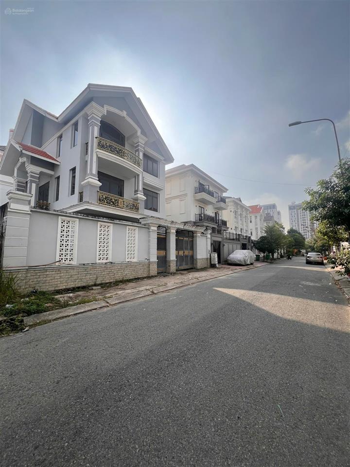 Gấp bán biệt thự đơn lập khu compound 270m2 (15m x 18m) liên phường, liền kề global city quận 2