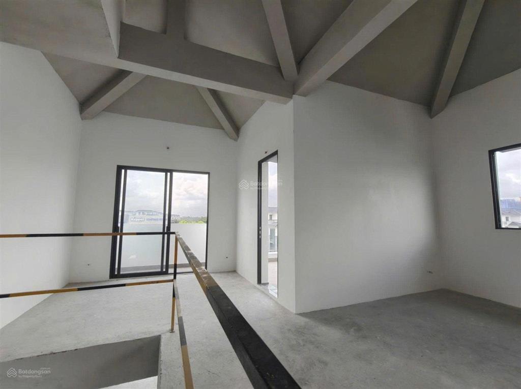 Gấp bán biệt thự đơn lập khu compound 270m2 (15m x 18m) liên phường, liền kề global city quận 2