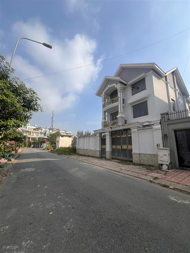 Gấp bán biệt thự đơn lập khu compound 270m2 (15m x 18m) liên phường, liền kề global city quận 2