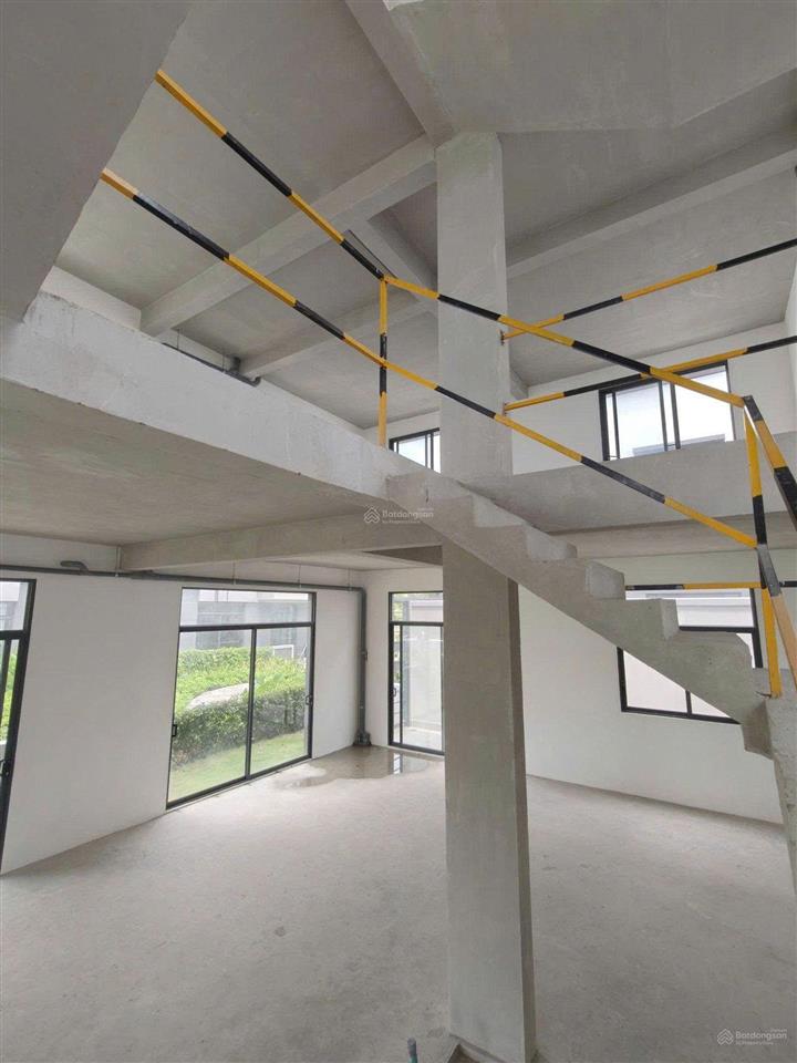 Gấp bán biệt thự đơn lập khu compound 270m2 (15m x 18m) liên phường, liền kề global city quận 2