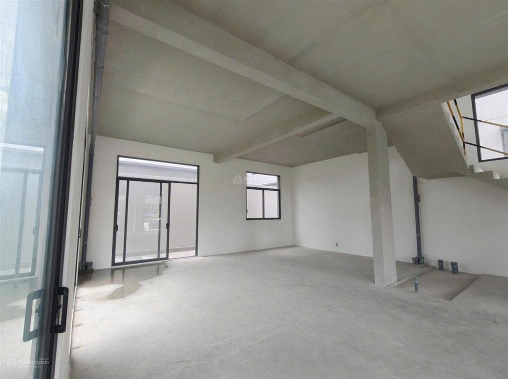 Gấp bán biệt thự đơn lập khu compound 270m2 (15m x 18m) liên phường, liền kề global city quận 2