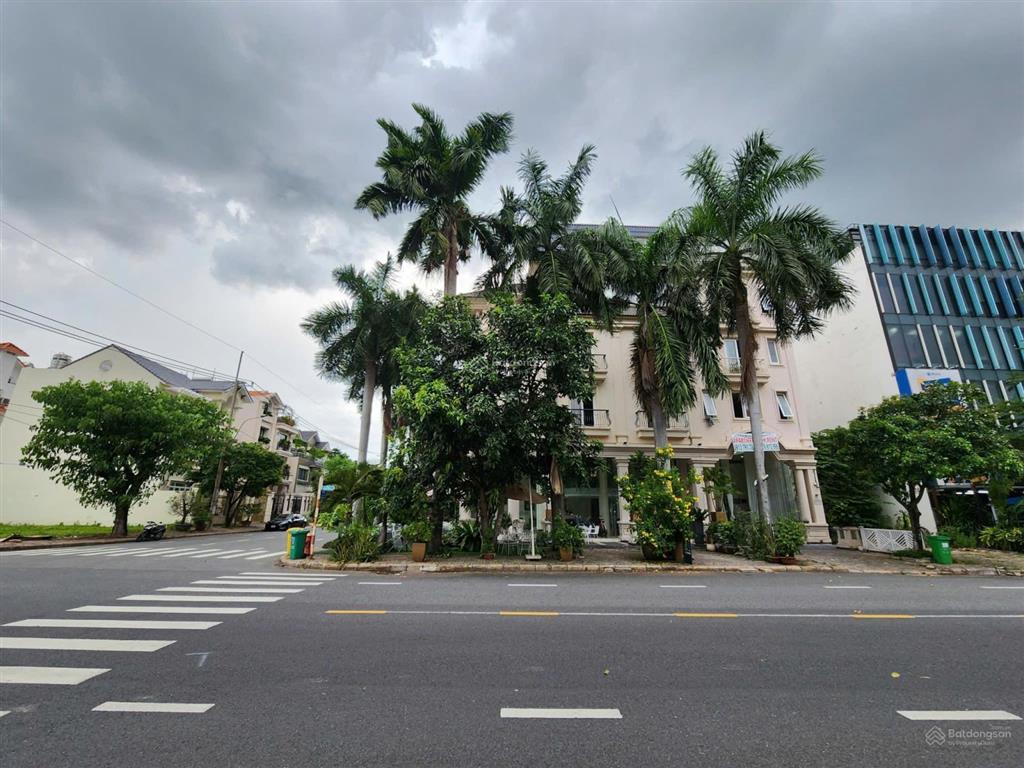 Biệt thự góc 2 mặt tiền 20m đường liên phường, liền kề global city, ngang 13.3m 3 lầu mới