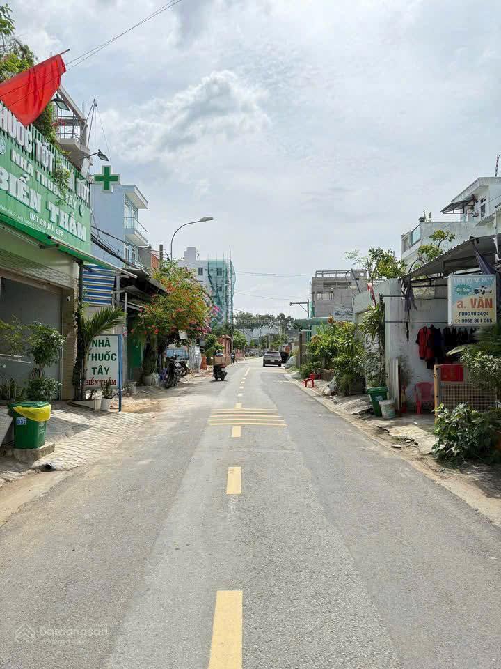 Đất xây chdv gần đh tài chính marketing, 136m2 mặt tiền đường võ văn hát