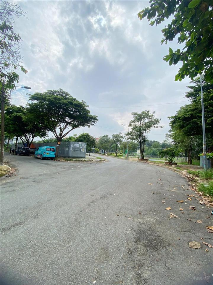 Gấp bán đất biệt thự view sông ngang 10m đường liên phường liền kề global city mặt tiền đường 16m