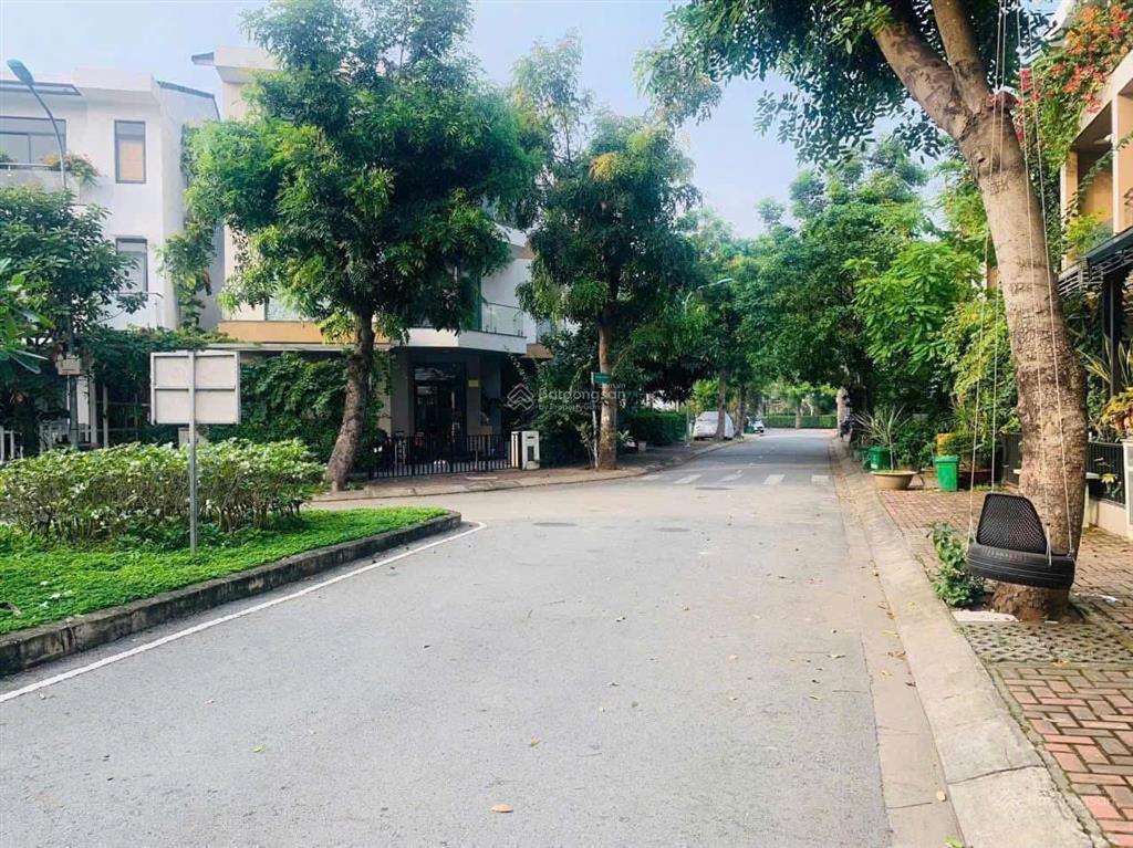 Bán biệt thự compound liên phường đối diện công viên, sát bên metro liên phường liền kề global city