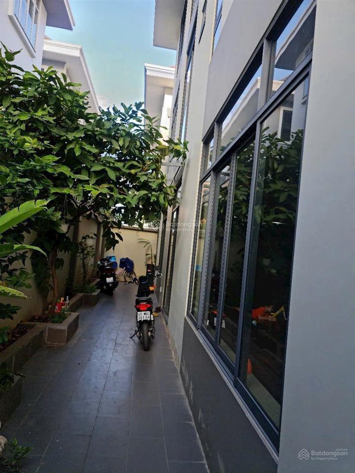 Bán biệt thự compound liên phường đối diện công viên, sát bên metro liên phường liền kề global city