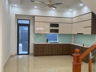 Nhà mới 4 lầu, 6pn, 7wc, ngang 5m, sát mặt tiền đỗ xuân hợp phước long b q9, giá 9tỷ7 tl