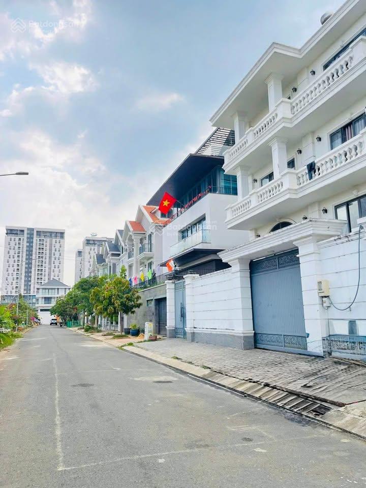 ~127tr/m2, biệt thự 3 lầu 180m2 ngay liên phường liền kề global city đỗ xuân hợp