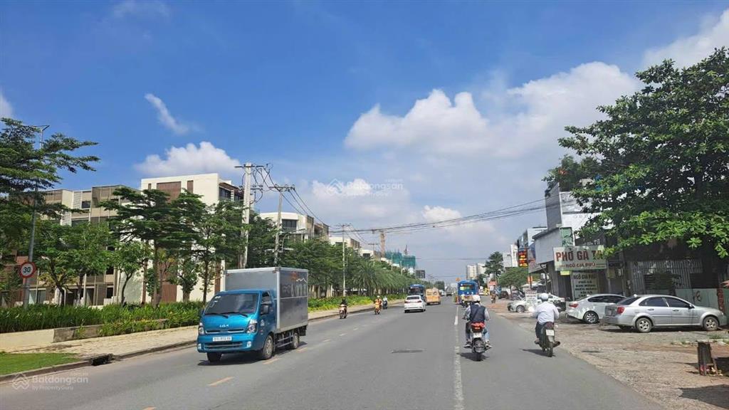 200m2 vuông vắn, mặt tiền đường liên phường, cách global city 1p di chuyển