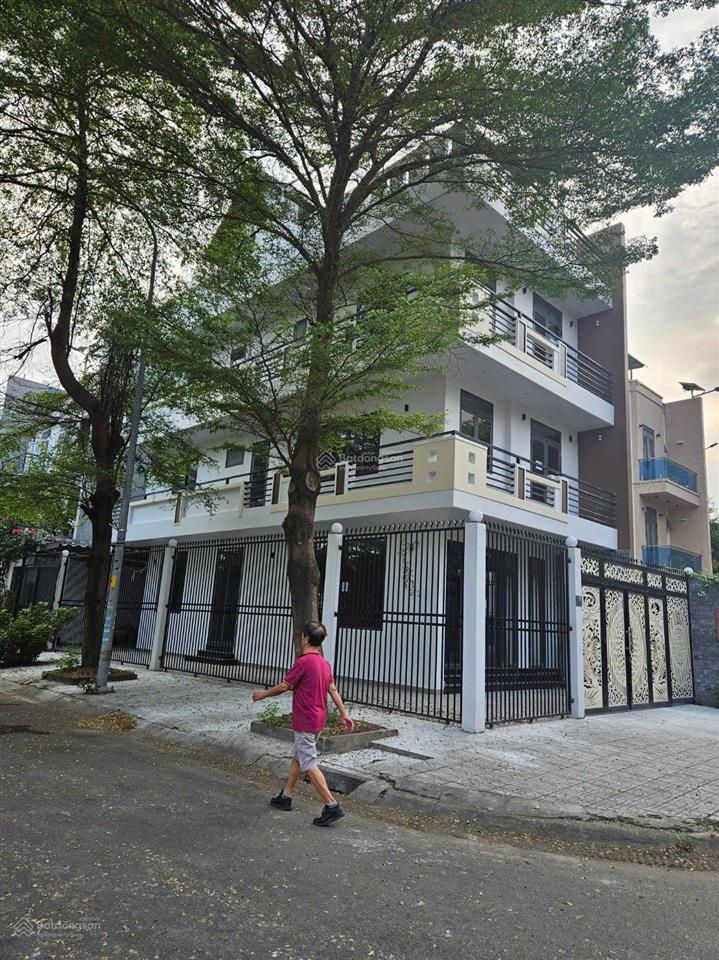 Nhà phố 3 lầu góc 3 mặt tiền view công viên, khu dân cư liên phường global city, trong vành đai 2