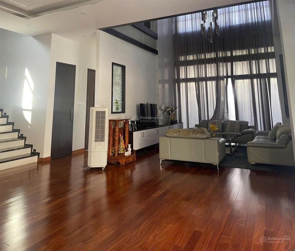 Căn góc 3 mặt thoáng biệt thự rivera cove nội thất cao cấp . dt 388m2 giá 65 tỷ thương lượng.