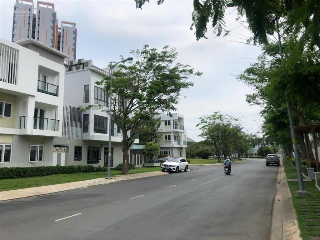 Góc 2 mặt tiền liên kế vườn, sẵn hđ thuê 25tr/tháng, mặt tiền đường lớn, trục chính dự án mega ruby