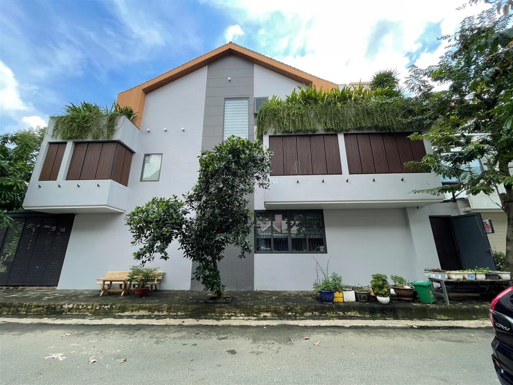 Hiếm! nhà 3 lầu góc 2 mặt tiền đối diện công viên kdc nam long liên phường liền kề global city