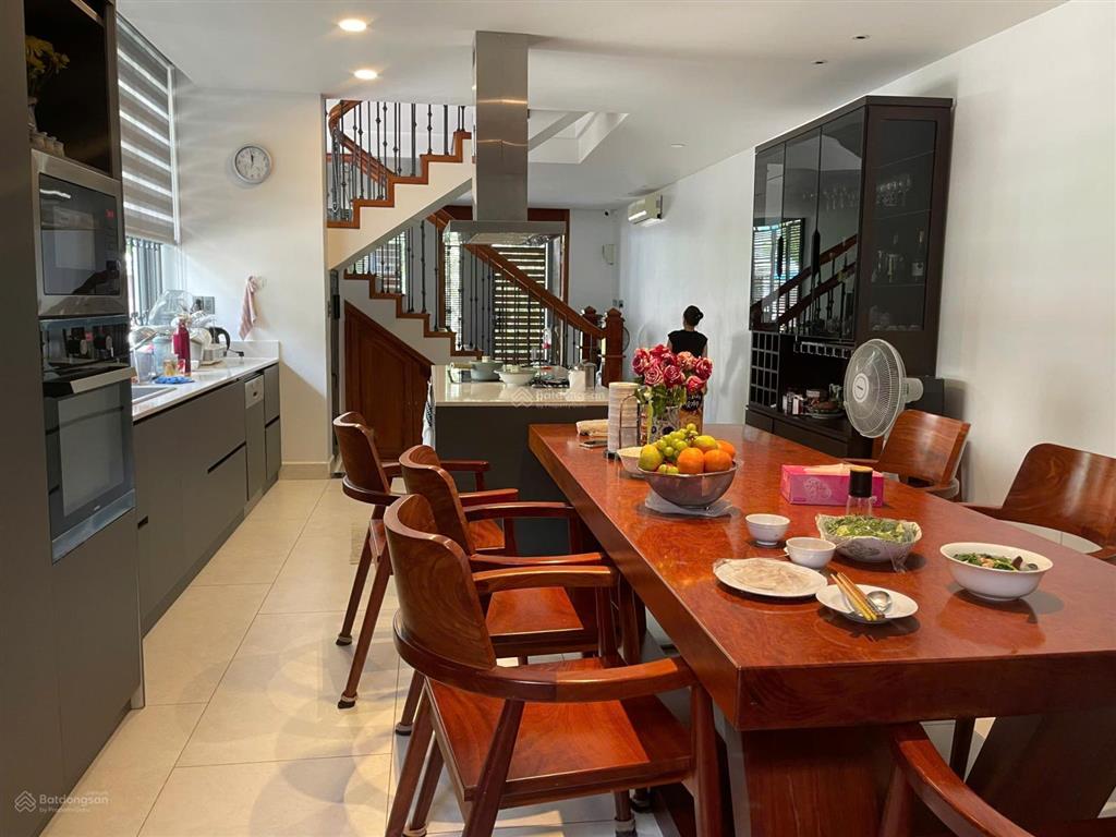 Hiếm! nhà 3 lầu góc 2 mặt tiền đối diện công viên kdc nam long liên phường liền kề global city