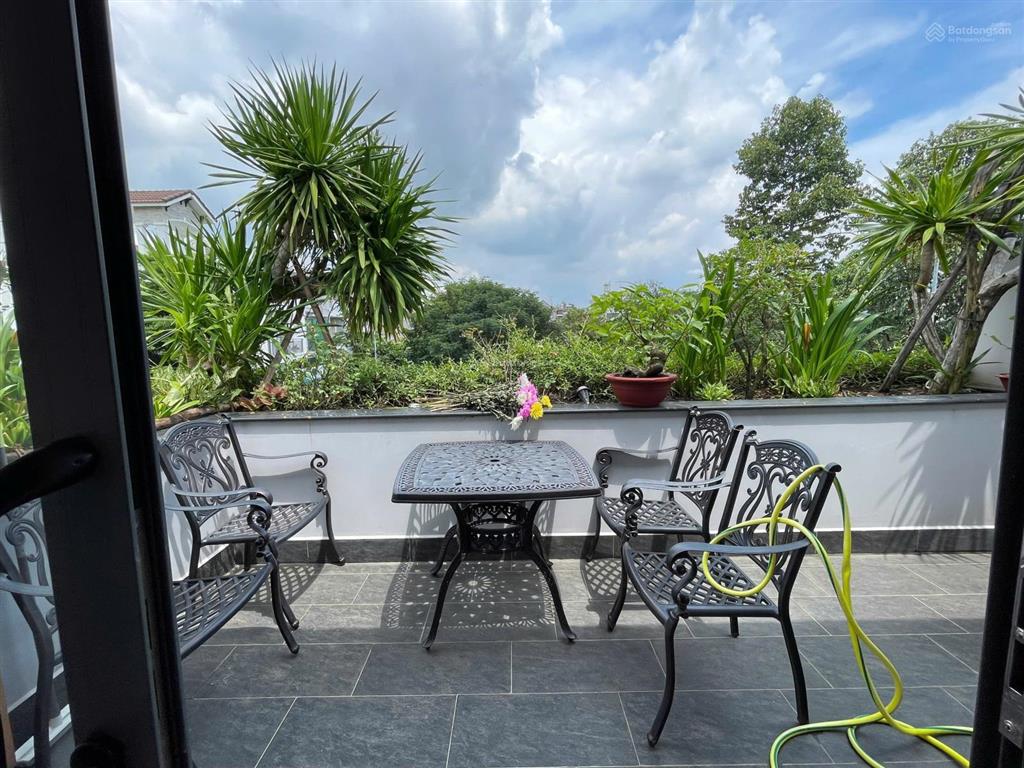 Hiếm! nhà 3 lầu góc 2 mặt tiền đối diện công viên kdc nam long liên phường liền kề global city