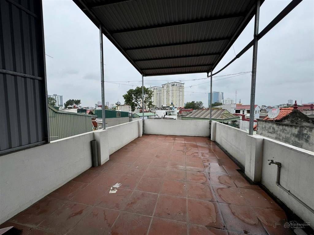 Cho thuê nhà 5 tầng mặt phố chùa quỳnh, hbt (có thang máy)