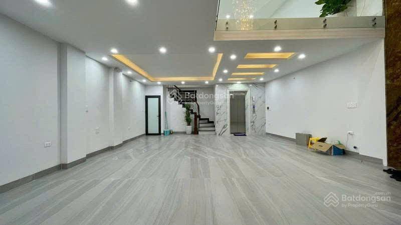 Siêu phẩm mp văn phú, hà đông, 70m2 * 5 tầng * giá chỉ 17 tỷ. phân lô vỉa hè. ô tô tránh. kinh doan