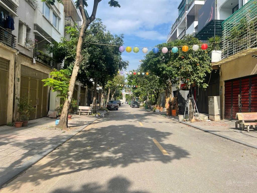 Siêu kinh doanh văn phú hà đông 90m2, 4 tầng, giá 17,5 tỷ, thang máy, ô tô kinh doanh, vỉa hè.
