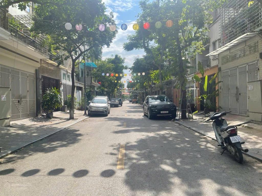 Siêu kinh doanh văn phú hà đông 90m2, 4 tầng, giá 17,5 tỷ, thang máy, ô tô kinh doanh, vỉa hè.