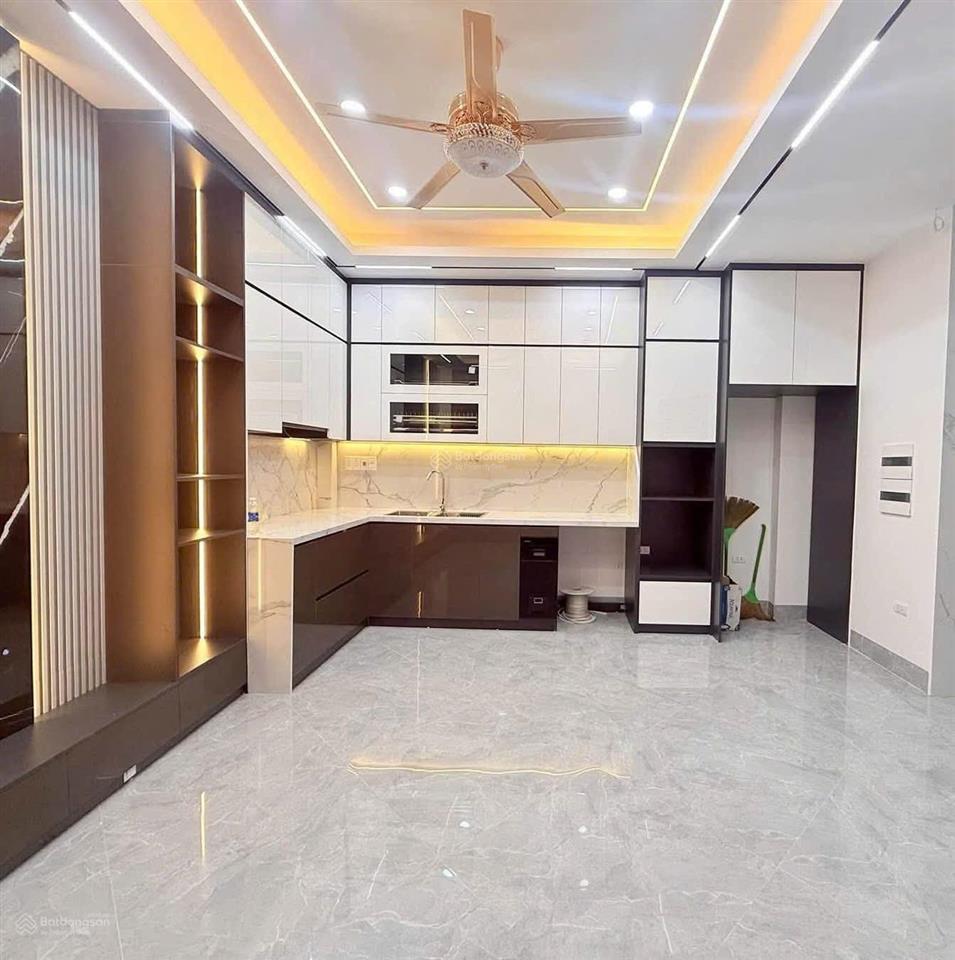 Bán nhà, mỗ lao 40m, 5 tầng, thang máy, giá 9 tỷ, ô tô, view hồ điều hòa, công viên, kd