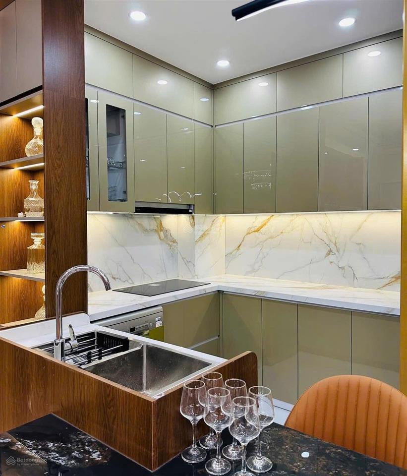 Bán nhà, mỗ lao 40m, 5 tầng, thang máy, giá 9 tỷ, ô tô, view hồ điều hòa, công viên, kd