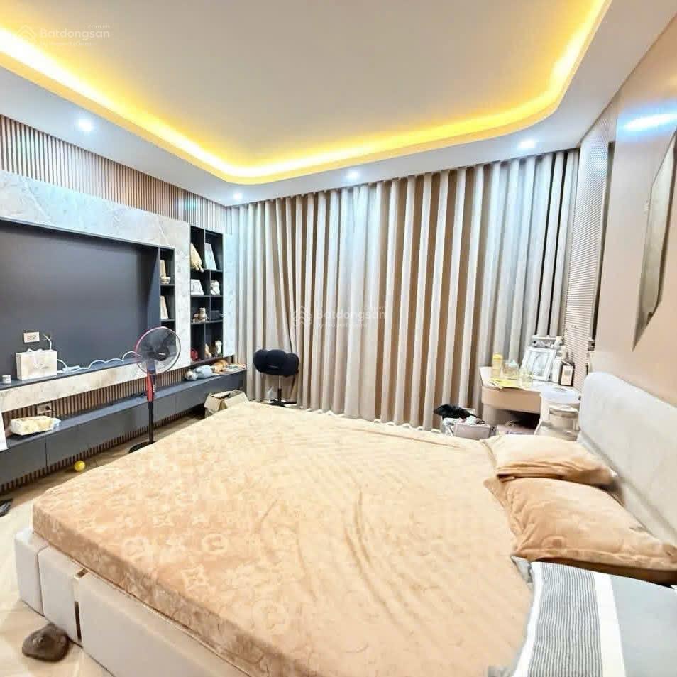 Siêu phẩm văn phú, hà đông, 205m2 * 5 tầng * giá chỉ 170tr/m2. phân lô, vỉa hè rộng, kinh doanh