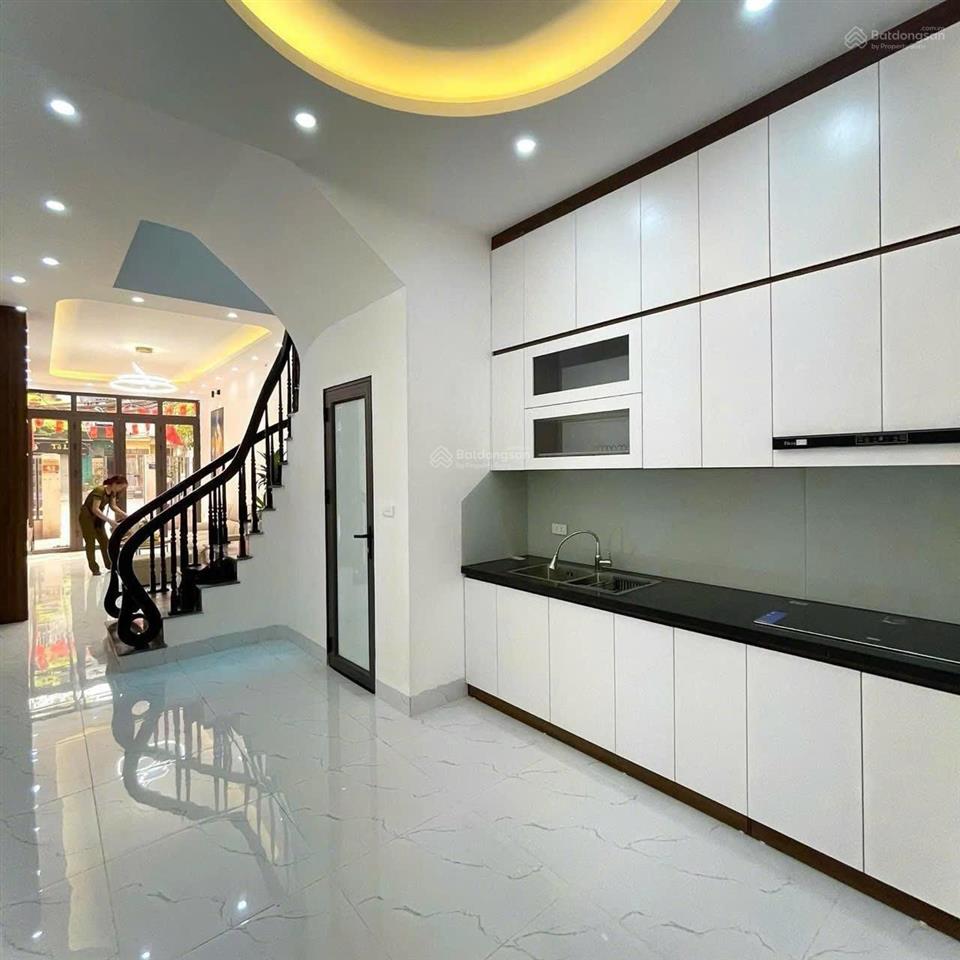 Cho thuê nhà * 35m * 5 tầng * 9tr/t. hộ gia đình phố xốm, phú lương, hà đông. ô tô. kd