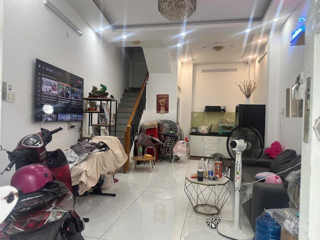 Bán nhà hxh sát mt nguyễn tư giản, 30m2 ngang 3.6m, 3 tầng, 5.2 tỷ tl