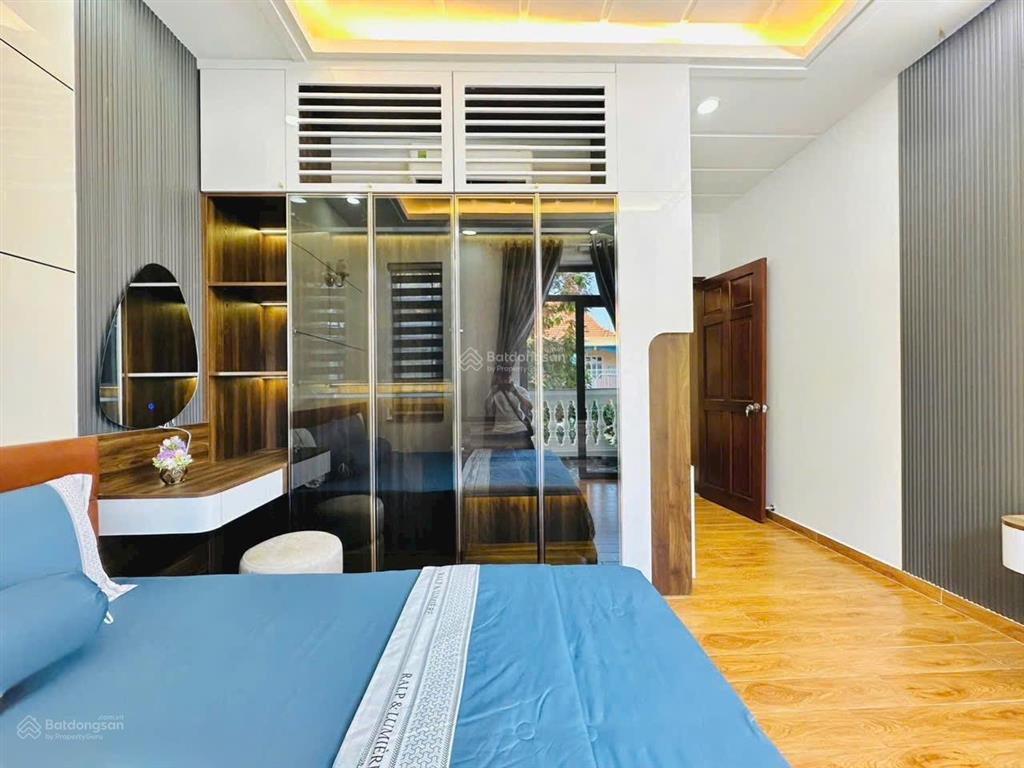 Siêu phẩm 5 tầng, 4x18 khu vip tân bình hẻm 8m sát mặt tiền hoàng bật đạt  9,9 tỷ
