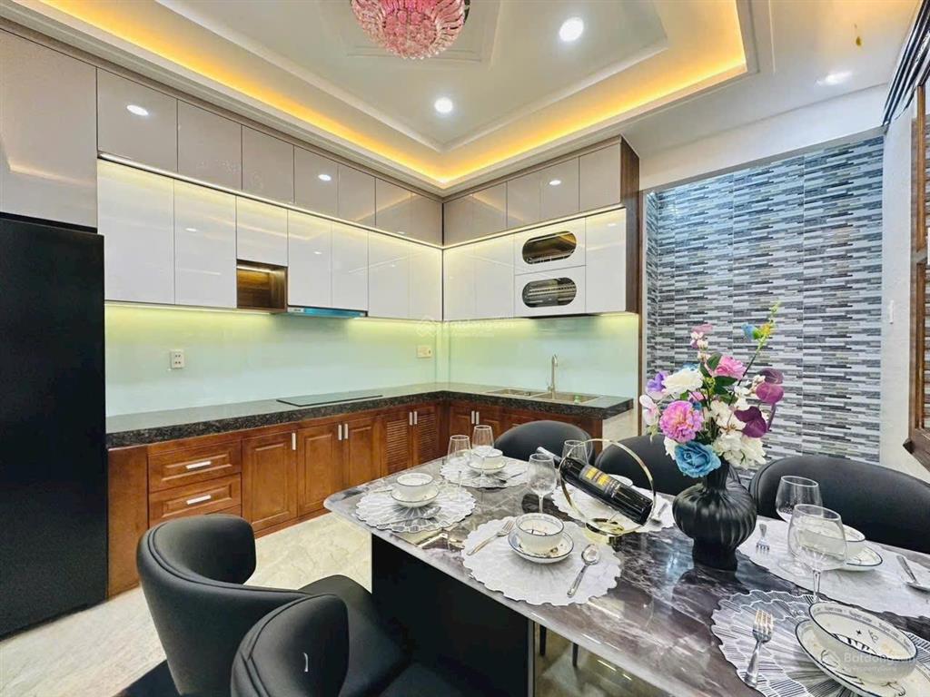 Siêu phẩm 5 tầng, 4x18 khu vip tân bình hẻm 8m sát mặt tiền hoàng bật đạt  9,9 tỷ