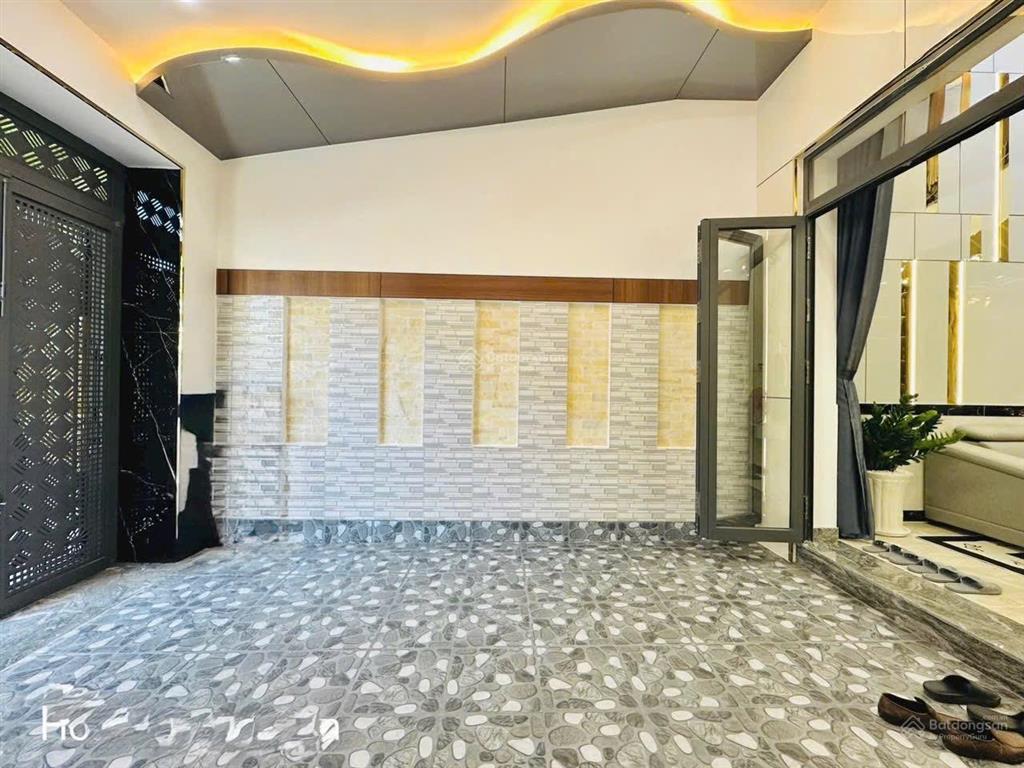 Siêu phẩm 5 tầng, 4x18 khu vip tân bình hẻm 8m sát mặt tiền hoàng bật đạt  9,9 tỷ