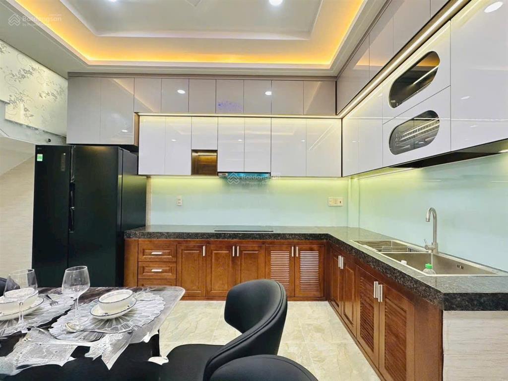 Siêu phẩm 5 tầng, 4x18 khu vip tân bình hẻm 8m sát mặt tiền hoàng bật đạt  9,9 tỷ
