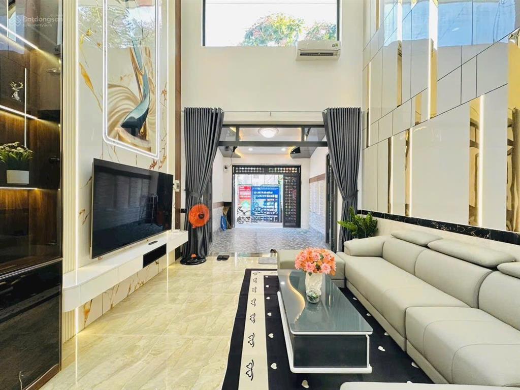 Siêu phẩm 5 tầng, 4x18 khu vip tân bình hẻm 8m sát mặt tiền hoàng bật đạt  9,9 tỷ