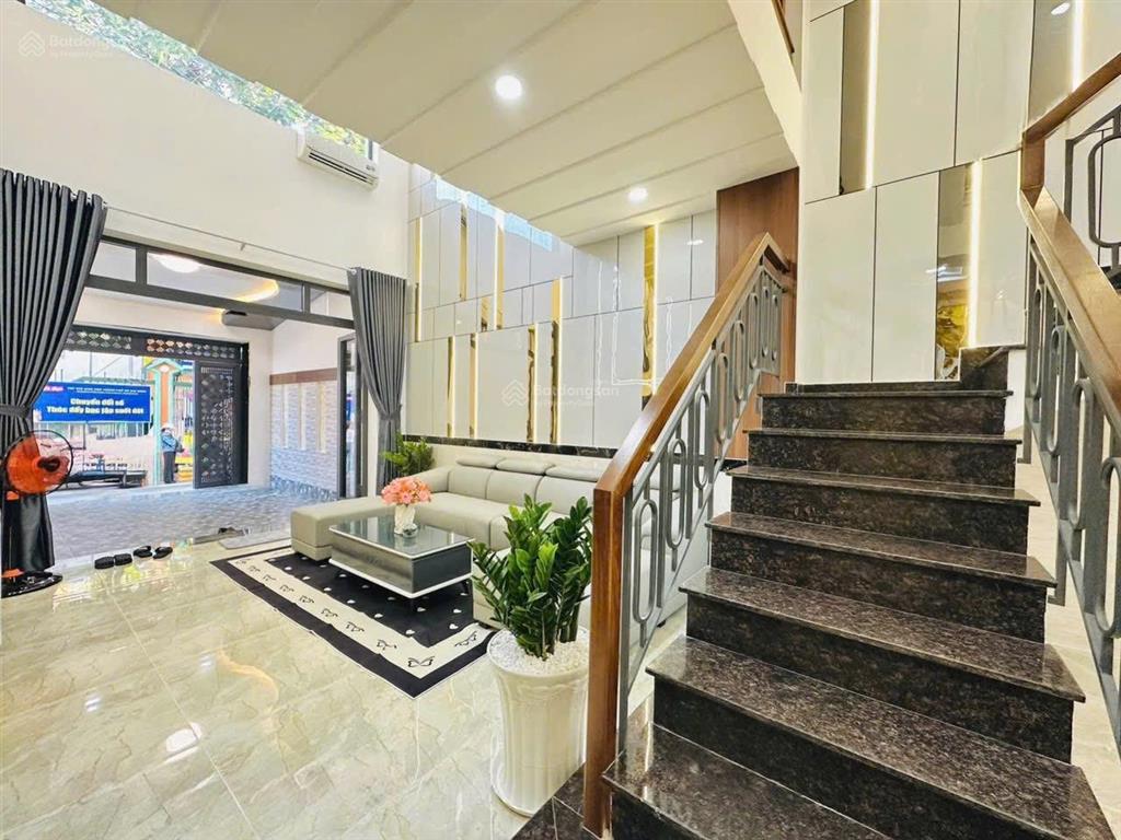 Siêu phẩm 5 tầng, 4x18 khu vip tân bình hẻm 8m sát mặt tiền hoàng bật đạt  9,9 tỷ