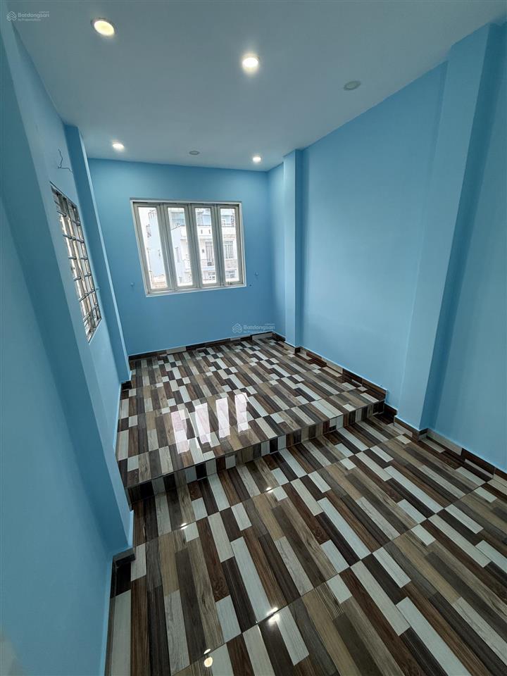 Bán nhà mặt tiền xóm chiếu quận 4