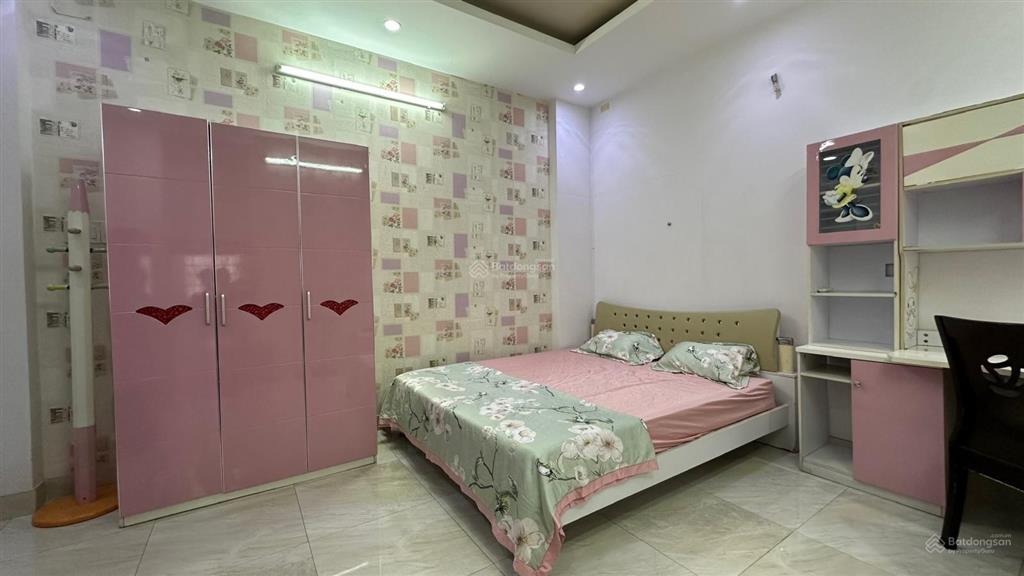 Phòng gần đại học kh tự nhiên, sư phạm, sài gòn, ngay hẻm 80 nguyễn trãi p3q5 (chính chủ)