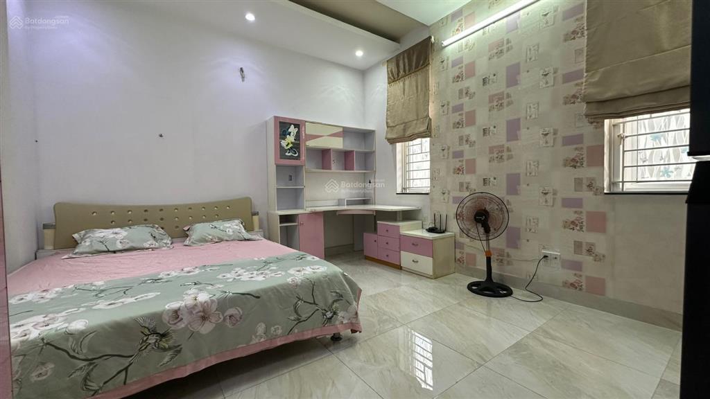 Phòng gần đại học kh tự nhiên, sư phạm, sài gòn, ngay hẻm 80 nguyễn trãi p3q5 (chính chủ)