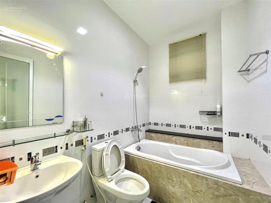 Phòng gần đại học kh tự nhiên, sư phạm, sài gòn, ngay hẻm 80 nguyễn trãi p3q5 (chính chủ)