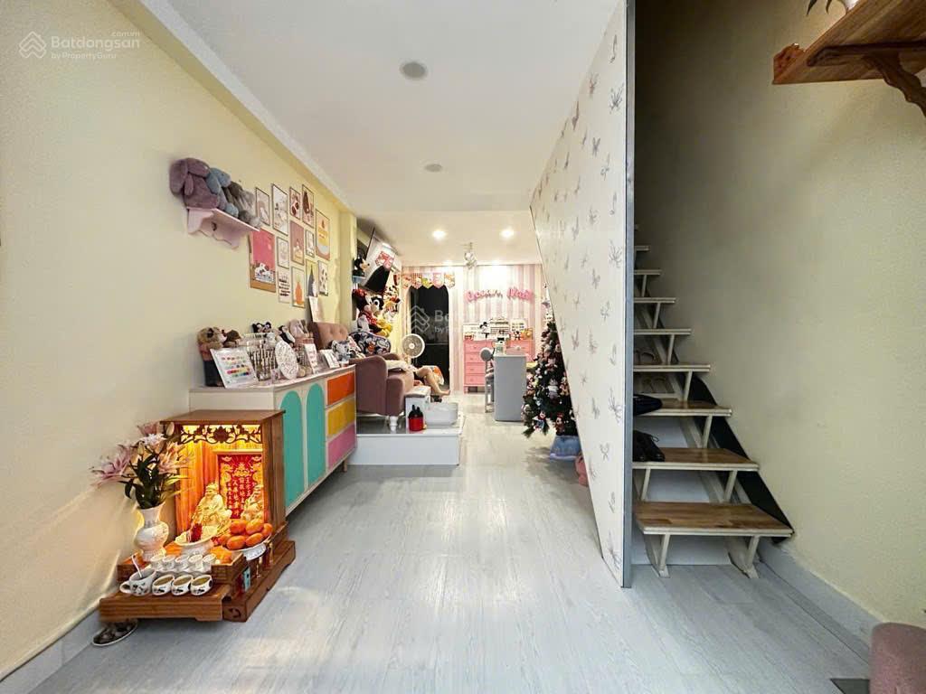 Bán nhà nam kỳ khởi nghĩa quận 3, giáp quận 1, nhà nở hậu, 2 tầng, vị trí trung tâm, giá 5 tỷ