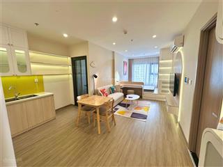 Chính chủ bán căn studio 33.8m, giá 2tỷ820, tầng trung full nội thất, hướng đn view bể bơi vinsmart
