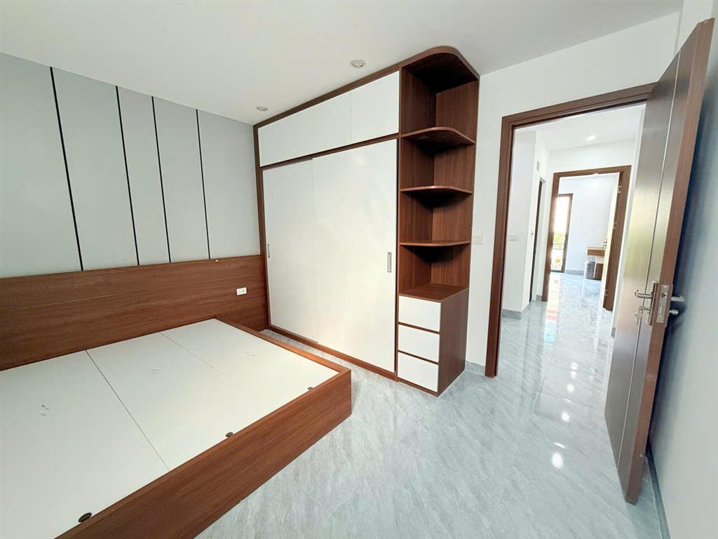 CC CẦN BÁN CĂN NHÀ 3 TẦNG 1 TUM CÁCH ĐƯỜNG 32 VÀI TRĂM MÉT.