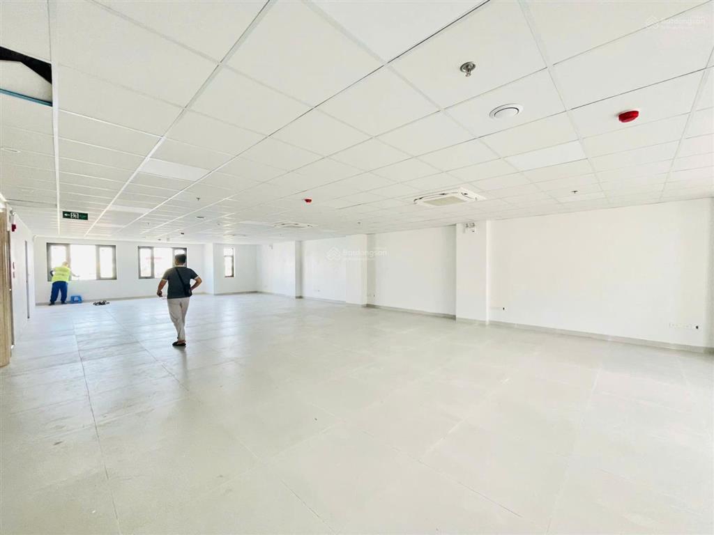 Cho thuê sàn văn phòng 150m2 tại hoàng cầu